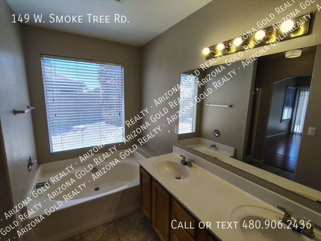 Building Photo - 149 W Smoke Tree Rd