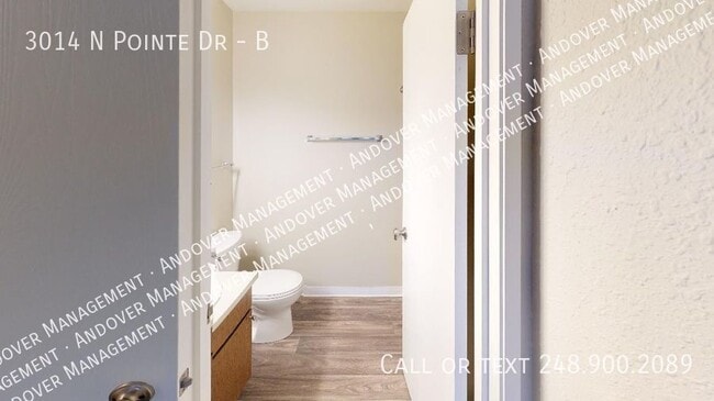 Building Photo - 3014 N Pointe Dr