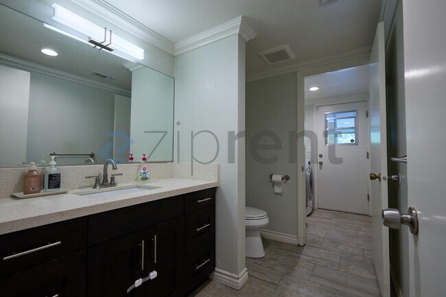 Building Photo - 1334 Birchcrest Ave