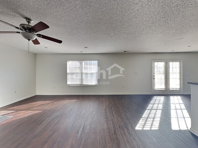 Building Photo - 2410 Highland Park Dr