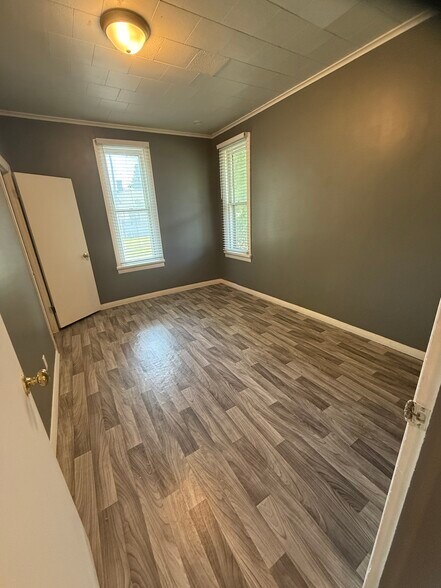 Building Photo - 127 S Woodlawn Ave