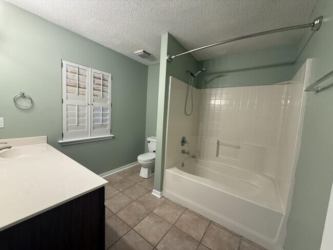 Building Photo - 2065 Juniper Dr