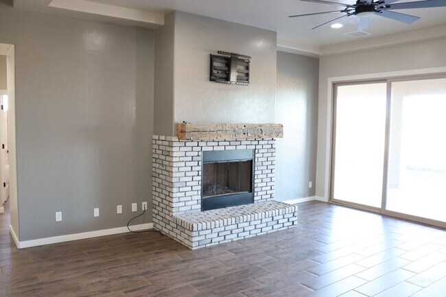 Building Photo - Welcome to your Southern Arizona desert oasis!