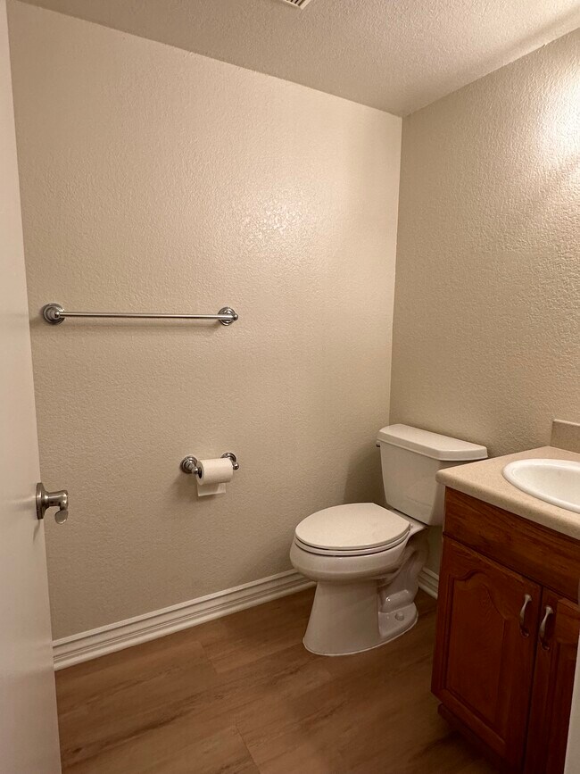 Downstairs Bathroom - 13784 Sycamore Tree Ln