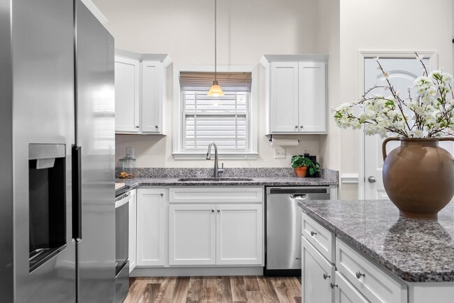 Building Photo - 468 Timberwood Dr