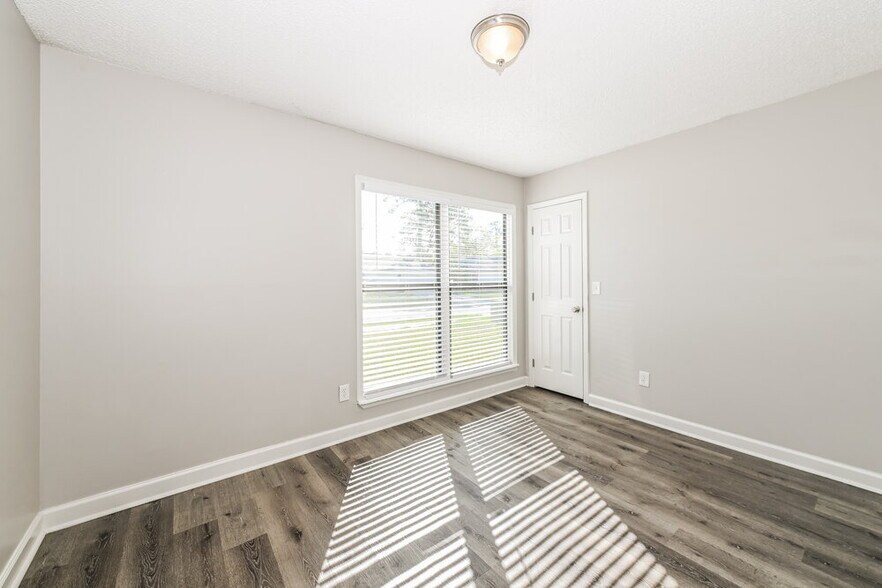 Building Photo - 7974 Amandas Crossing Dr E