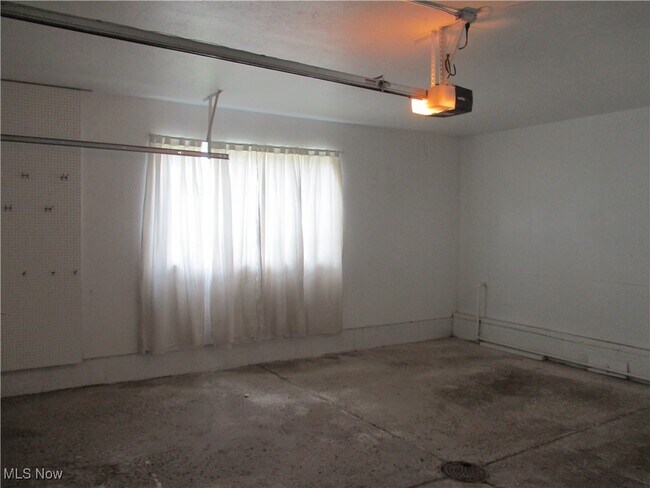 Building Photo - 6566 Glenallen Ave