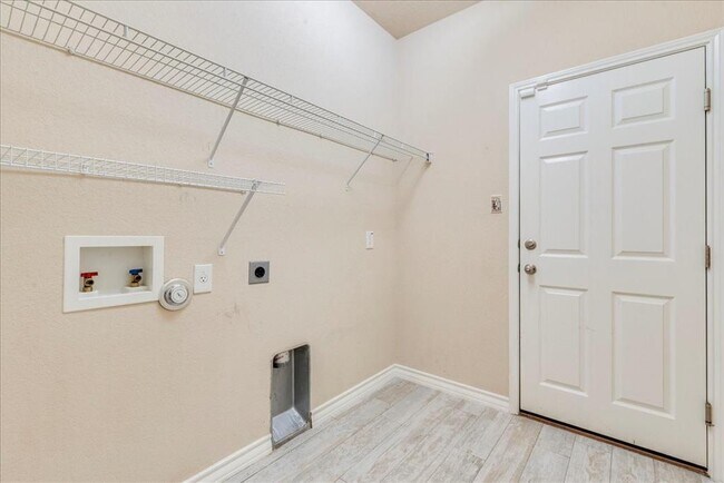 Building Photo - 7805 Huddleston Ln