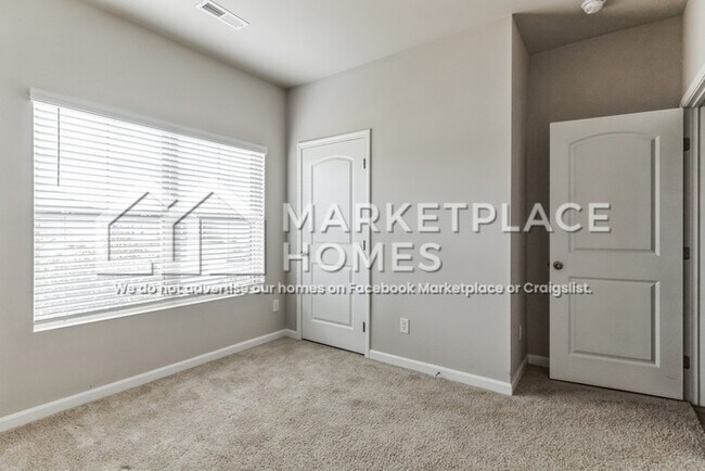Building Photo - 15995 Glenncrest Ln