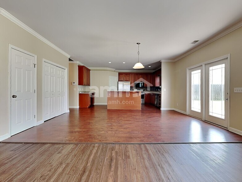 Building Photo - 132 Pine View Xing