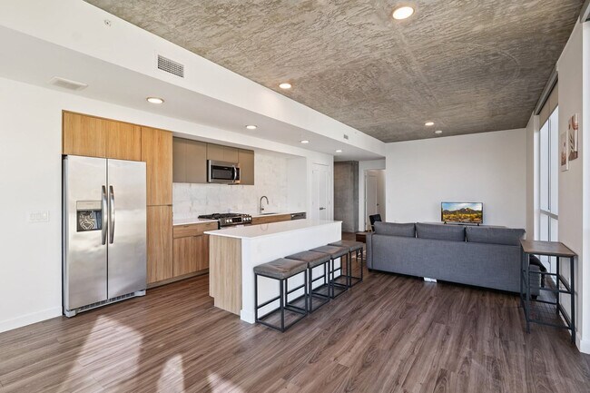 Building Photo - 222 E Jefferson St