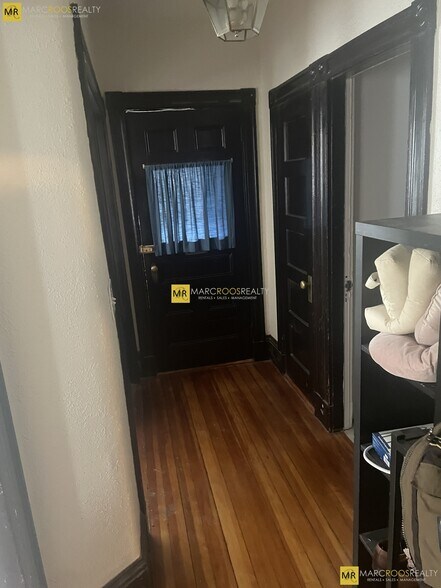 Building Photo - 68 Willow St