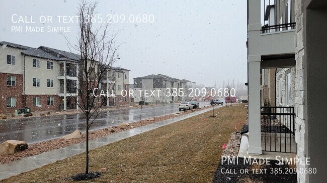 Building Photo - Gorgeous Top Floor Condo! Great Views!