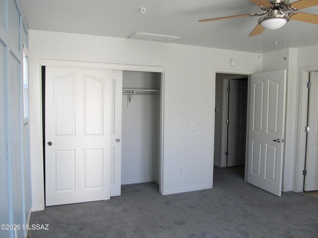 Building Photo - 748 W Paseo Celestial