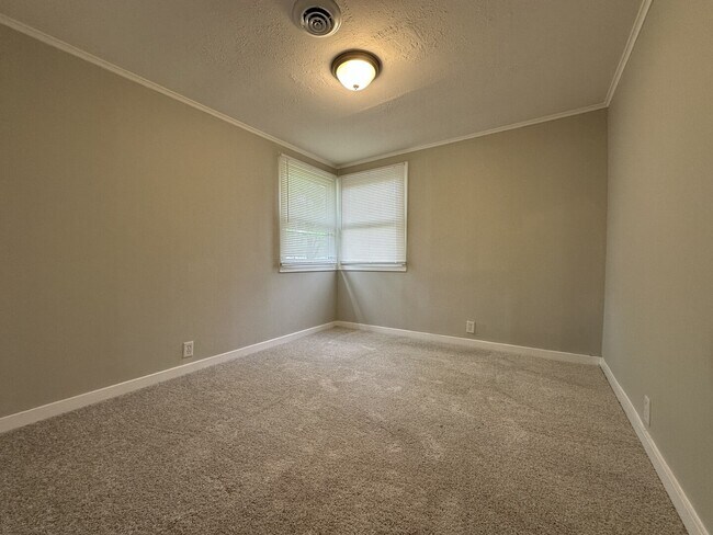 Building Photo - 3543 William St