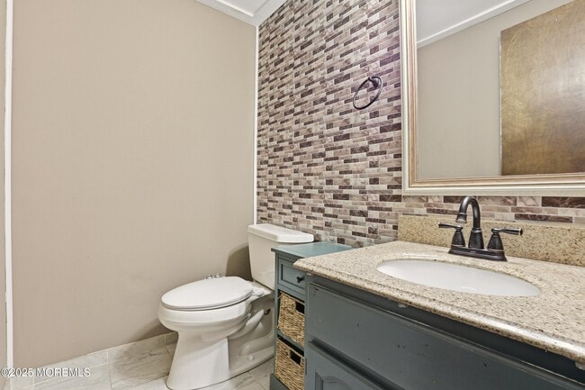 Building Photo - 1589 N Bay Ave