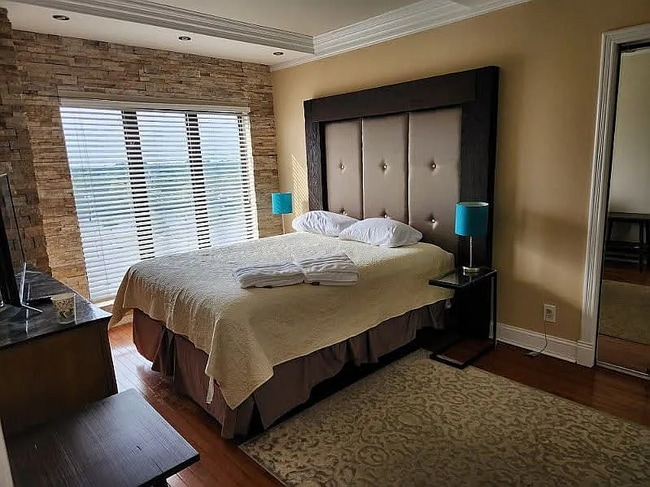 Building Photo - 355 S Broadway