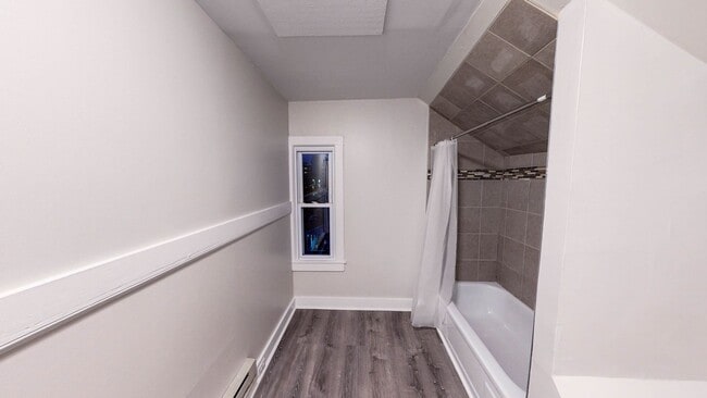 Building Photo - 244