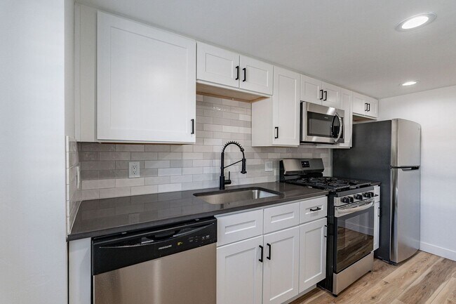 Primary Photo - 711-713 E. 5th St. ( 711-1, 711-2, 713 )