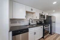 Building Photo - 711-713 E. 5th St. ( 711-1, 711-2, 713 )