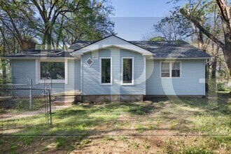 Building Photo - Newly Renovated, Pet Friendly Home in KCMO!