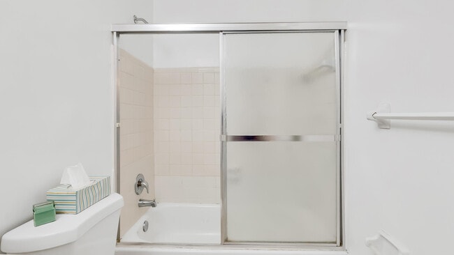 Building Photo - 711 SE 15th St