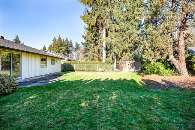 Building Photo - Amazing Cal Young Neighborhood! Beautiful ...