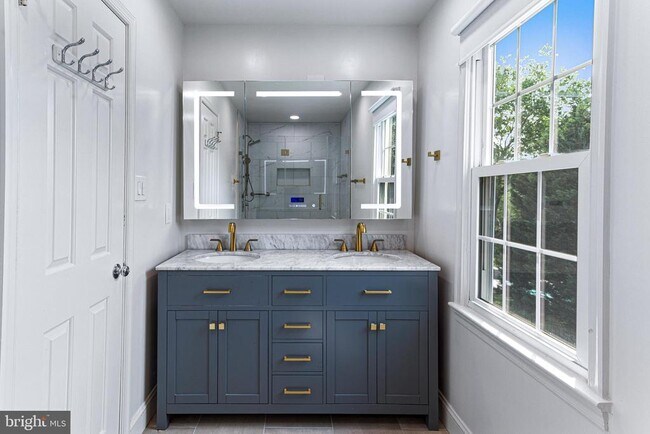 Building Photo - 7416 Royal Dominion Dr