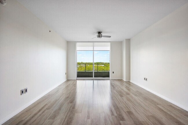 Building Photo - 700 E Boynton Beach Blvd