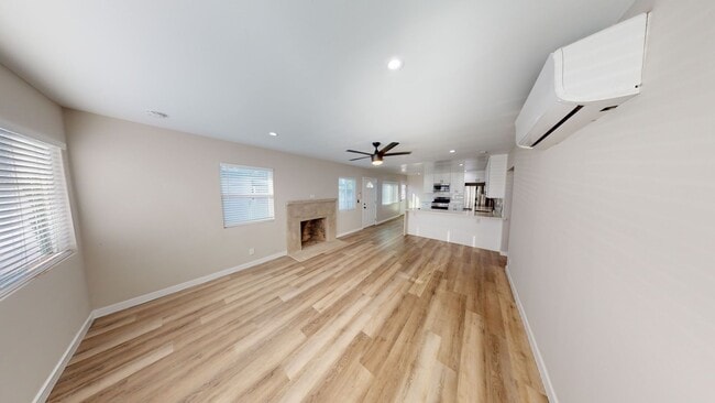 Building Photo - Renovated! 4BD/2BA on La Dorna