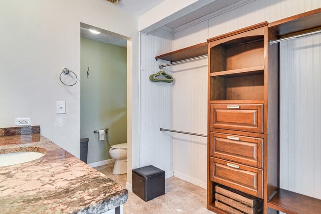 Building Photo - 2843 Meadow Wood Dr