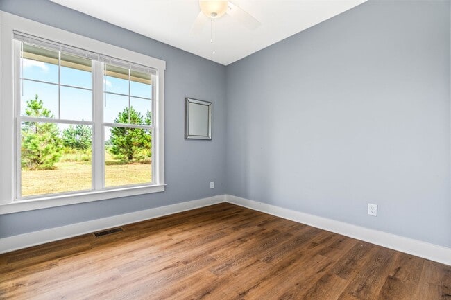 Building Photo - 3 Bedroom, 2 Bath Home on 6 Private Acres – $1,950/Month