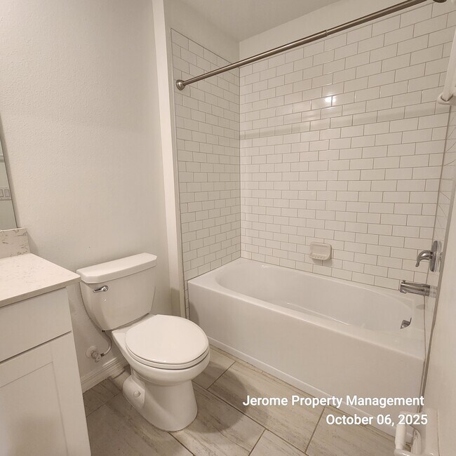 Building Photo - 35099 Ackley Trce