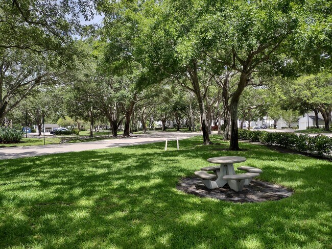 Building Photo - 2516 SE Anchorage Cove