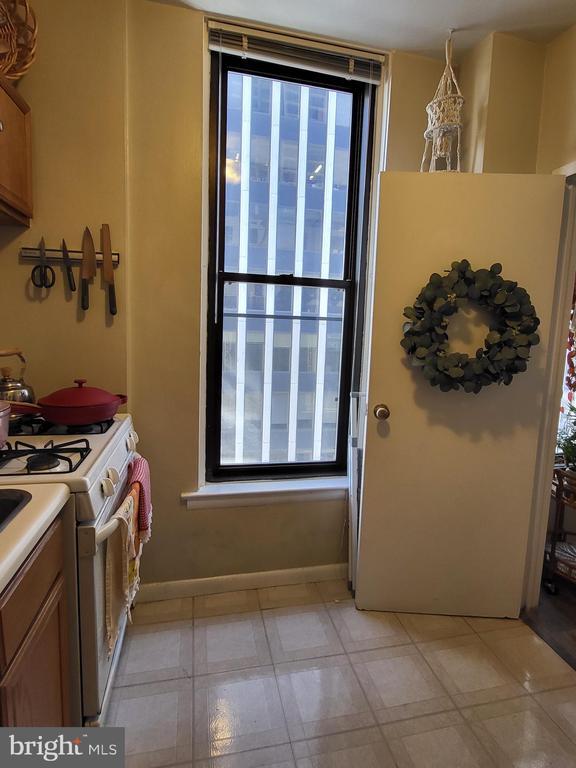 Building Photo - 135 S 19th St