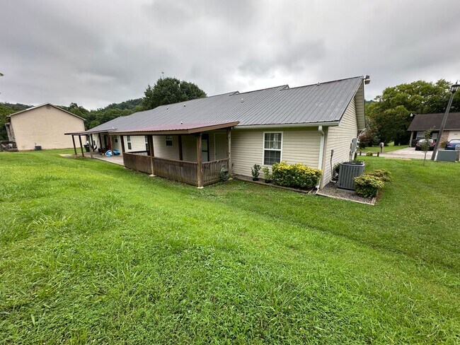 Building Photo - 256 Dumplin Ln