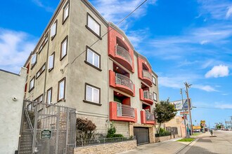 Building Photo - 11124 Burbank Blvd