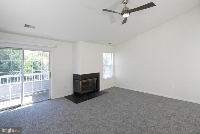 Building Photo - 104 Olympic Ct