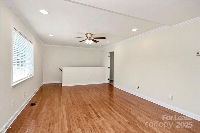 Building Photo - 1005 Rainbow Dr