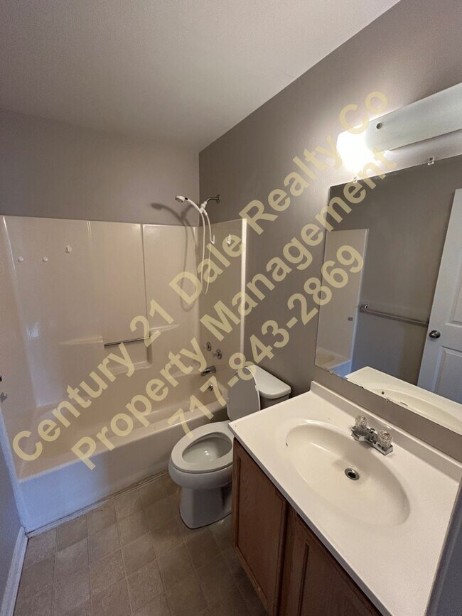 Building Photo - 3 BR, 1.5 Baths, 1 car garage Dover PA