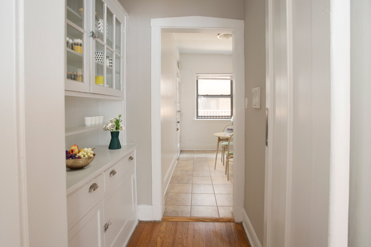 Building Photo - BJB Evanston - 1576 Oak