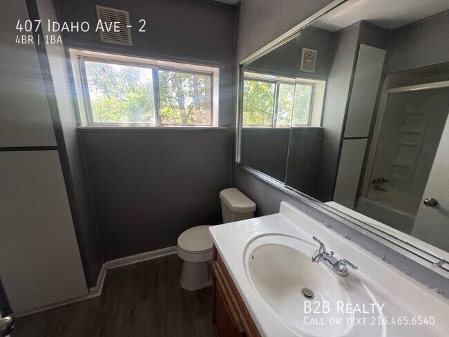 Building Photo - 407 Idaho Ave