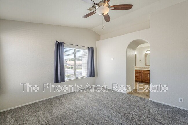 Building Photo - 1441 W Shellfish Dr
