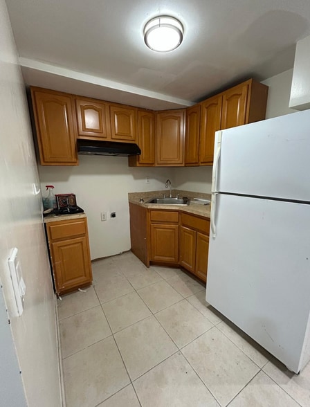 Building Photo - 483 Rutland Rd