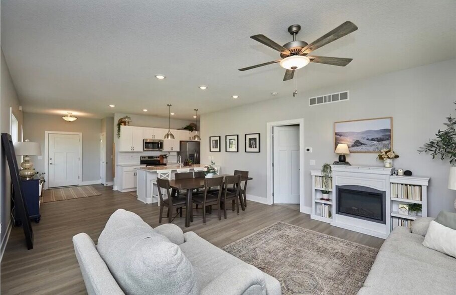 Building Photo - 2700 Yordi Dr