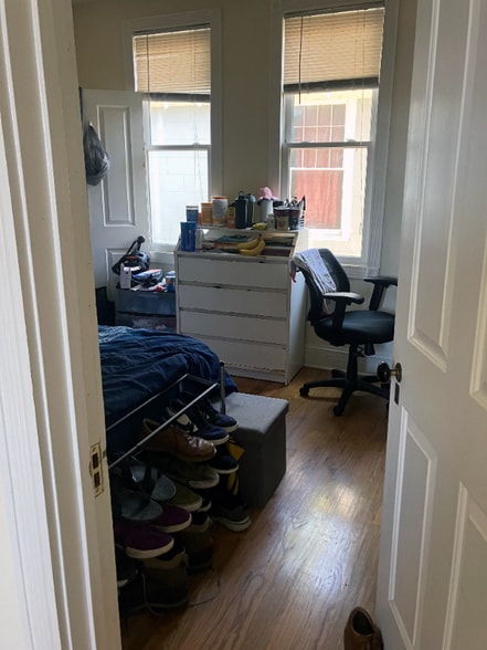 Building Photo - 1905 Oak St