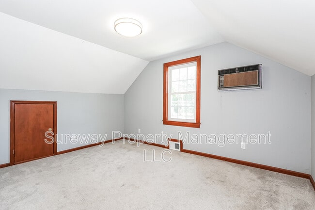 Building Photo - 201 E Linden Ave