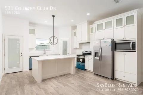 Building Photo - 531 Country Club Dr