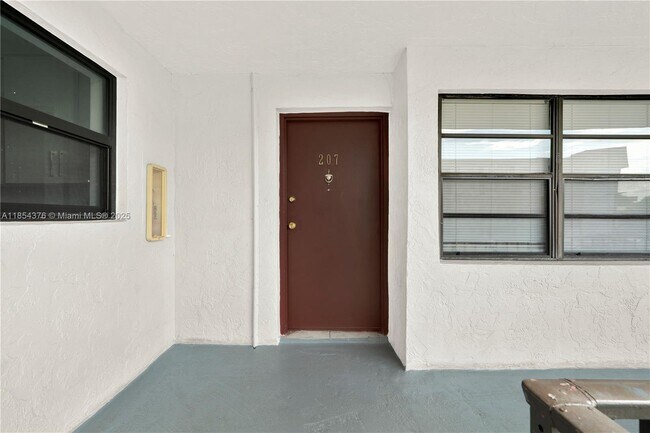 Building Photo - 1335 W 68th St