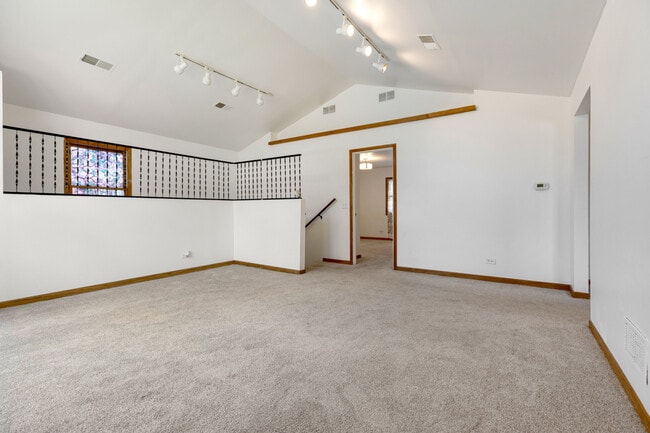Building Photo - 163 N California Ave